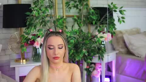 Snapshot of emillybronte chatting on June 4, 7:42 pm EMMA online show from June 4, 7:42 pm