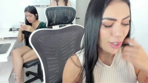 Emilly  online show from January 10, 2:55 pm