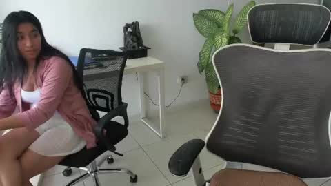Snapshot of emillybrowm chatting on July 22, 3:48 pm Emilly online show from July 22, 3:48 pm