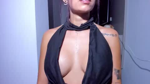 Snapshot of emillyhils1 chatting on June 15, 3:53 am emilly online show from June 15, 3:53 am