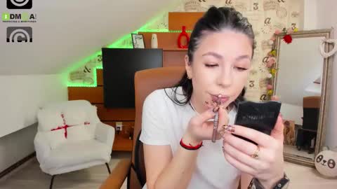 EmillyTaylor online show from February 17, 4:42 am