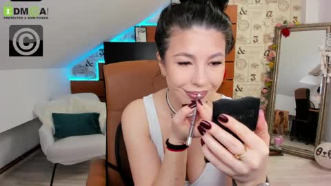 Snapshot of emillytaylor chatting on May 6, 3:46 am EmillyTaylor online show from May 6, 3:46 am