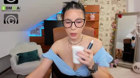 Snapshot of emillytaylor chatting on July 10, 4:50 am EmillyTaylor online show from July 10, 4:50 am