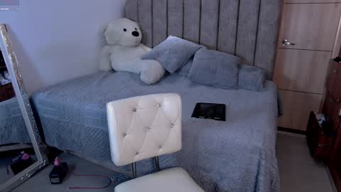  emily valentina     online show from October 28, 12:14 am