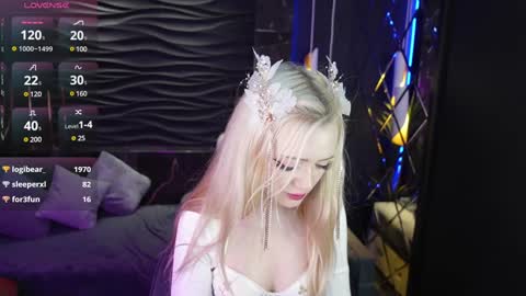 Snapshot of emily_air chatting on December 20, 3:25 am Emily online show from December 20, 3:25 am