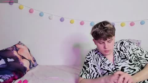 emily_and_ilumi online show from January 5, 11:04 am