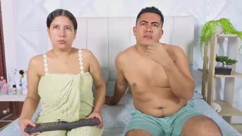 Snapshot of emily_and_sebastiann chatting on July 27, 3:02 am Emily and Sebastian online show from July 27, 3:02 am