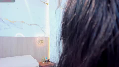 Snapshot of emily_browne chatting on October 23, 8:07 pm emily online show from October 23, 8:07 pm