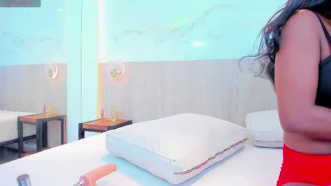 Snapshot of emily_browne chatting on November 14, 7:34 pm emily online show from November 14, 7:34 pm