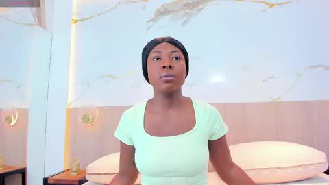 Snapshot of emily_browne chatting on December 19, 7:21 pm emily online show from December 19, 7:21 pm