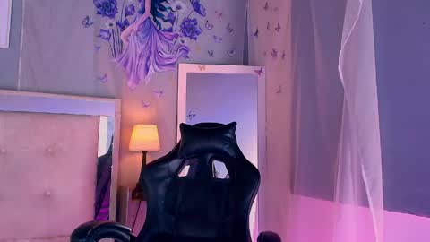 Snapshot of emily_castillo1_ chatting on May 10, 5:56 am emily_castillo1_ online show from May 10, 5:56 am
