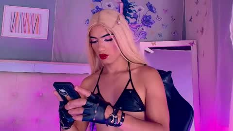 Snapshot of emily_castillo1_ chatting on May 21, 12:50 am emily_castillo1_ online show from May 21, 12:50 am
