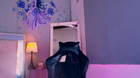 Snapshot of emily_castillo1_ chatting on May 23, 7:35 am emily_castillo1_ online show from May 23, 7:35 am