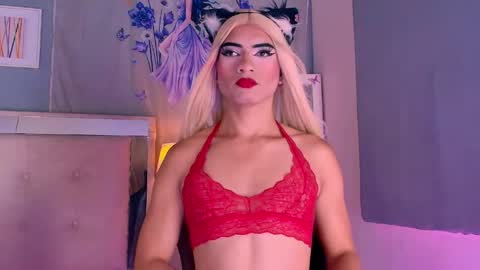 Snapshot of emily_castillo1_ chatting on May 27, 6:10 am emily_castillo1_ online show from May 27, 6:10 am