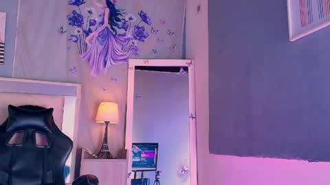 Snapshot of emily_castillo1_ chatting on June 5, 7:03 am emily_castillo1_ online show from June 5, 7:03 am