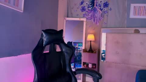 Snapshot of emily_castillo1_ chatting on June 11, 6:55 am emily_castillo1_ online show from June 11, 6:55 am
