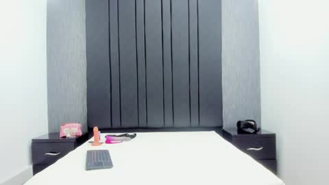 Snapshot of emily_collins69 chatting on June 6, 4:17 am Emily online show from June 6, 4:17 am