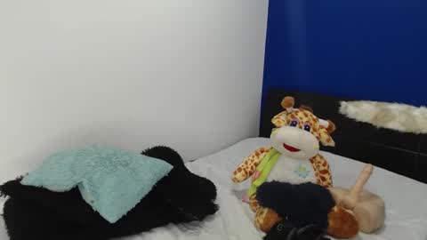 Emyli online show from March 17, 2:20 pm