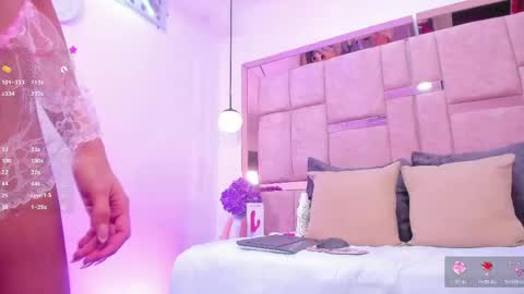 Snapshot of emily_daarell chatting on May 6, 10:26 pm M I A online430pm- 930pm online show from May 6, 10:26 pm