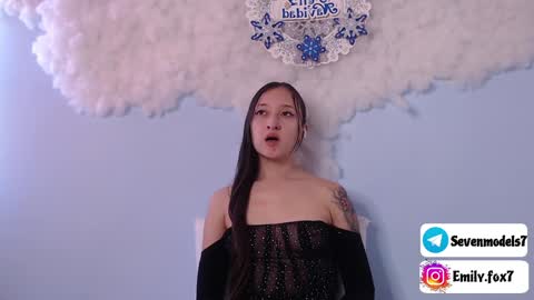emily_fox7 online show from December 18, 1:56 pm