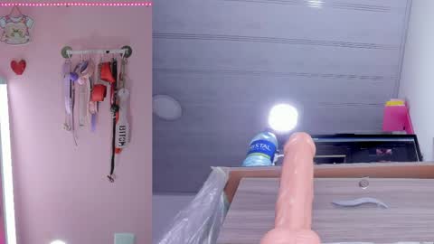 Snapshot of emily_foxxxi chatting on May 16, 11:14 pm emily_foxxxi online show from May 16, 11:14 pm