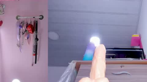 Snapshot of emily_foxxxi chatting on July 18, 10:57 pm emily_foxxxi online show from July 18, 10:57 pm