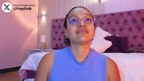 Snapshot of emily_foxyy chatting on May 15, 9:22 pm Emily online show from May 15, 9:22 pm