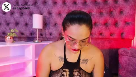 Snapshot of emily_foxyy chatting on May 17, 7:10 pm Emily online show from May 17, 7:10 pm