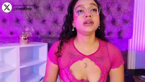 Snapshot of emily_foxyy chatting on May 18, 7:09 pm Emily online show from May 18, 7:09 pm