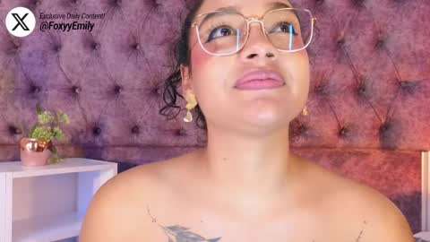 Snapshot of emily_foxyy chatting on May 19, 1:56 am Emily online show from May 19, 1:56 am