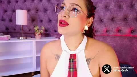 Snapshot of emily_foxyy chatting on May 23, 7:07 pm Emily online show from May 23, 7:07 pm