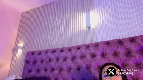 Snapshot of emily_foxyy chatting on May 25, 8:37 pm Emily online show from May 25, 8:37 pm