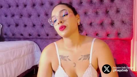 Snapshot of emily_foxyy chatting on May 28, 7:11 pm Emily online show from May 28, 7:11 pm