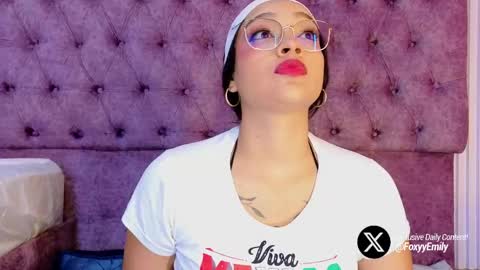 Snapshot of emily_foxyy chatting on June 1, 7:04 pm Emily online show from June 1, 7:04 pm
