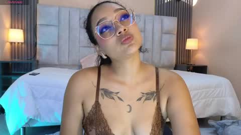 Snapshot of emily_foxyy chatting on June 9, 7:03 pm Emily online show from June 9, 7:03 pm