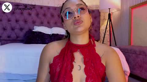 Snapshot of emily_foxyy chatting on June 19, 7:06 pm Emily online show from June 19, 7:06 pm