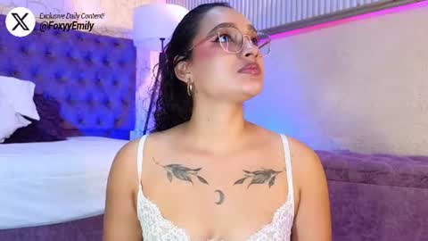Snapshot of emily_foxyy chatting on July 5, 2:13 pm Emily online show from July 5, 2:13 pm