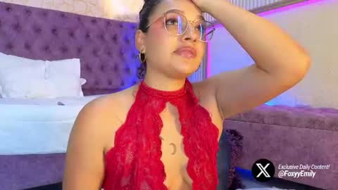 Snapshot of emily_foxyy chatting on July 6, 7:05 pm Emily online show from July 6, 7:05 pm