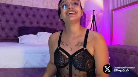 Snapshot of emily_foxyy chatting on July 23, 8:29 pm Emily online show from July 23, 8:29 pm