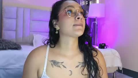 Snapshot of emily_foxyy chatting on August 2, 7:12 pm Emily online show from August 2, 7:12 pm