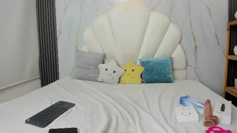 Snapshot of emily_frostt chatting on June 16, 11:35 am emily_frostt online show from June 16, 11:35 am