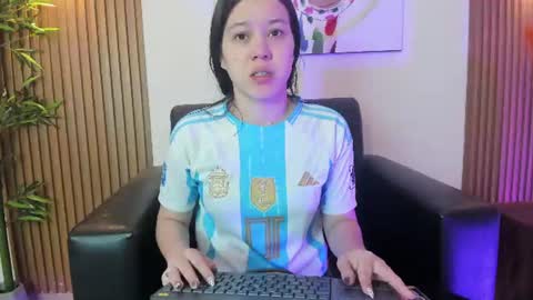 Snapshot of emily_frostt chatting on July 16, 11:38 am emily_frostt online show from July 16, 11:38 am