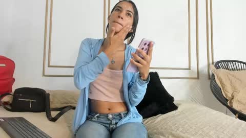Snapshot of emily_gaviria1 chatting on May 5, 12:13 pm emily_gaviria1 online show from May 5, 12:13 pm
