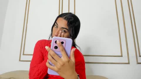Snapshot of emily_gaviria1 chatting on May 9, 12:10 pm emily_gaviria1 online show from May 9, 12:10 pm