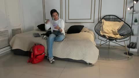 Snapshot of emily_gaviria1 chatting on May 13, 12:13 pm emily_gaviria1 online show from May 13, 12:13 pm