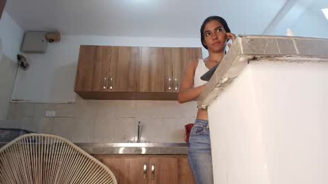 Snapshot of emily_gaviria1 chatting on May 22, 12:11 pm emily_gaviria1 online show from May 22, 12:11 pm