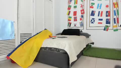 Snapshot of emily_gaviria1 chatting on June 17, 12:07 pm emily_gaviria1 online show from June 17, 12:07 pm