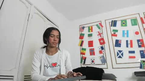 Snapshot of emily_gaviria1 chatting on June 18, 12:31 pm emily_gaviria1 online show from June 18, 12:31 pm