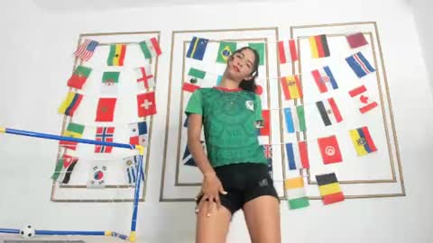 Snapshot of emily_gaviria1 chatting on June 19, 7:06 pm emily_gaviria1 online show from June 19, 7:06 pm