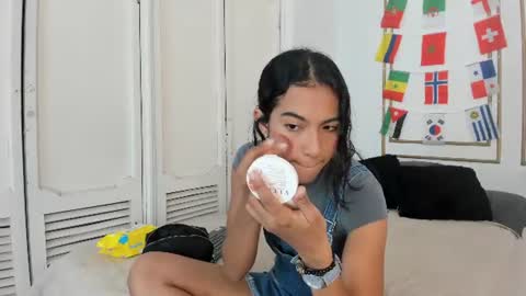 Snapshot of emily_gaviria1 chatting on June 23, 12:14 pm emily_gaviria1 online show from June 23, 12:14 pm